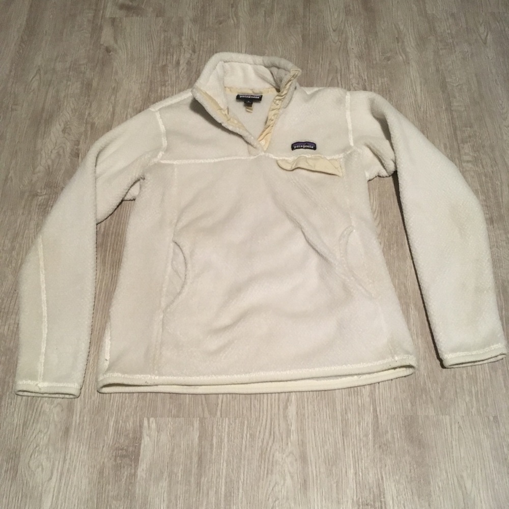 white patagonia pullover